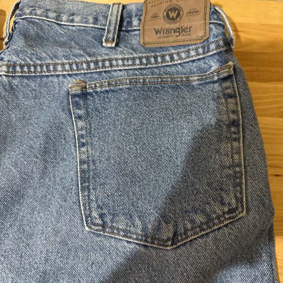 Bundle of 2 Wrangler Authentic Denim Jorts, Men's Relaxed Fit - 40 - Picture 2 of 10